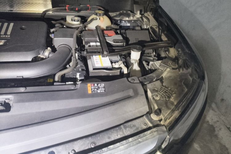 Used Cadillac XT6 2022 2.0T Six-Seater Two-Wheel-Drive Luxury Version Engine Bay Left