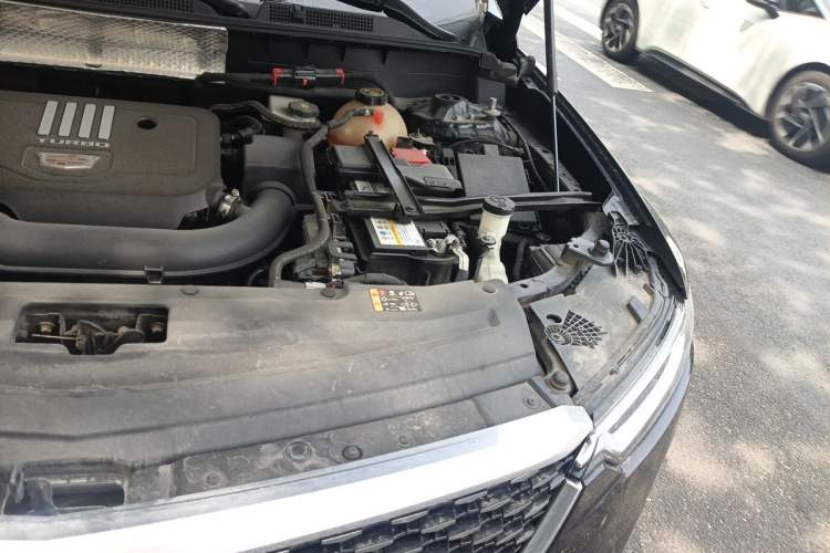 Used Cadillac XT6 2022 2.0T Six-Seater Two-Wheel-Drive Luxury Version Engine Bay Left