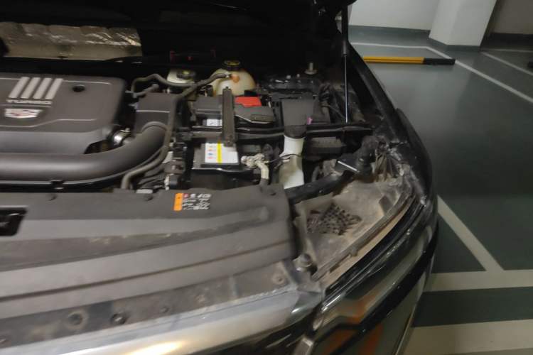 Used Cadillac XT6 2022 2.0T Six-Seater Four-Wheel Drive Luxury Version Engine Bay Left
