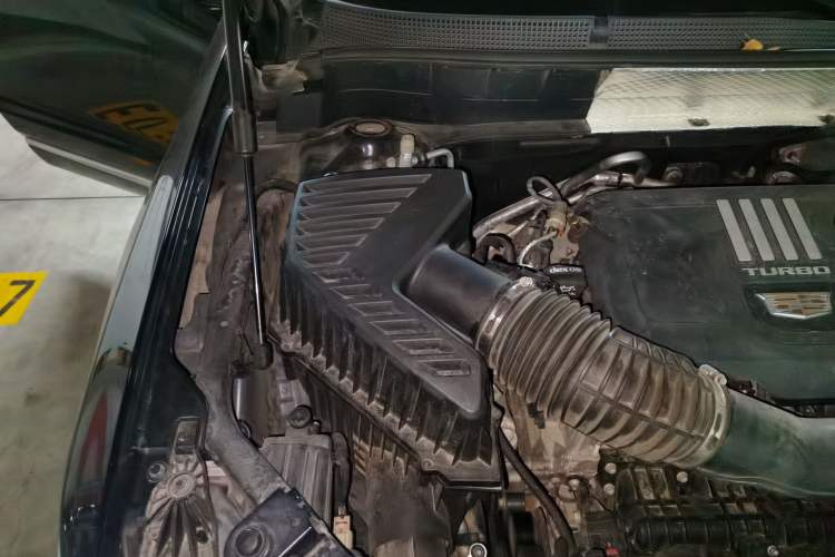 Used Cadillac XT6 2022 2.0T Six-Seater Four-Wheel Drive Luxury Version Engine Bay Right