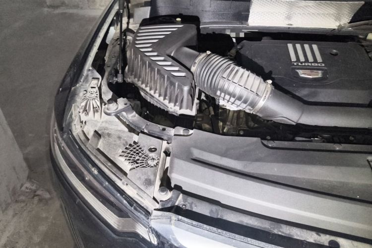 Used Cadillac XT6 2022 2.0T Six-Seater Two-Wheel-Drive Luxury Version Engine Bay Right