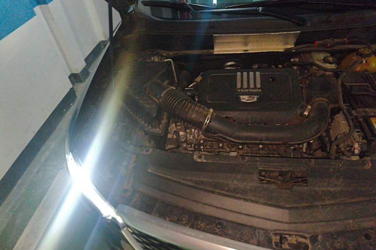 Used Cadillac XT6 2022 2.0T Six-Seater Two-Wheel-Drive Luxury Version Engine Bay Right