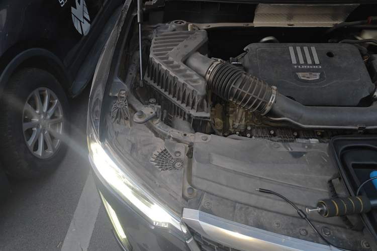 Used Cadillac XT6 2022 2.0T Six-Seater Two-Wheel-Drive Luxury Version Engine Bay Right