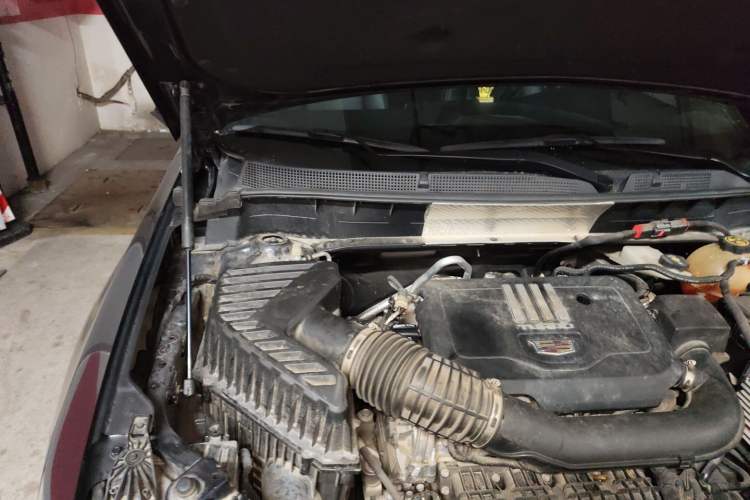 Used Cadillac XT6 2022 2.0T Six-Seater Two-Wheel-Drive Luxury Version Engine Bay Right