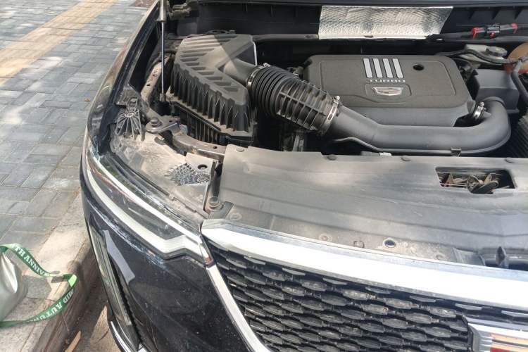 Used Cadillac XT6 2022 2.0T Six-Seater Two-Wheel-Drive Luxury Version Engine Bay Right