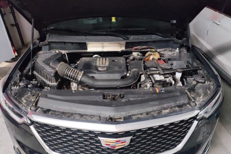 Used Cadillac XT6 2022 2.0T Six-Seater Two-Wheel-Drive Luxury Version Engine Bay