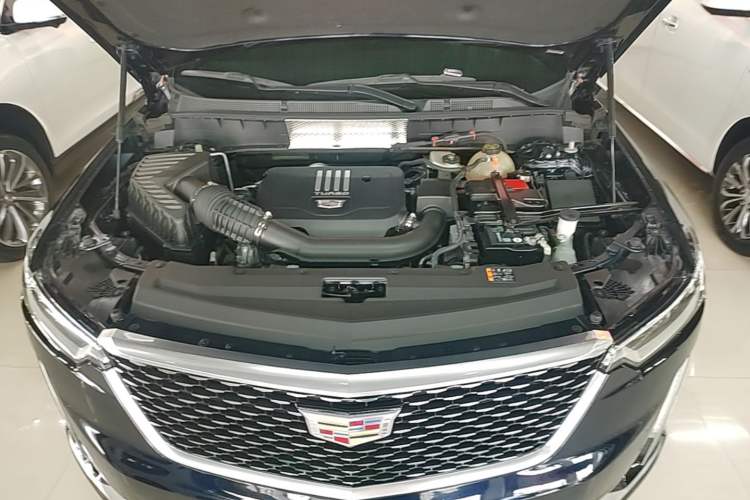 Used Cadillac XT6 2022 2.0T Six-Seater Two-Wheel-Drive Luxury Version Engine Bay