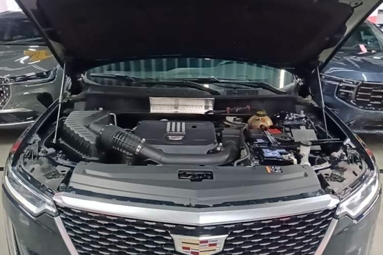 Used Cadillac XT6 2022 2.0T Six-Seater Four-Wheel Drive Luxury Version Engine Bay