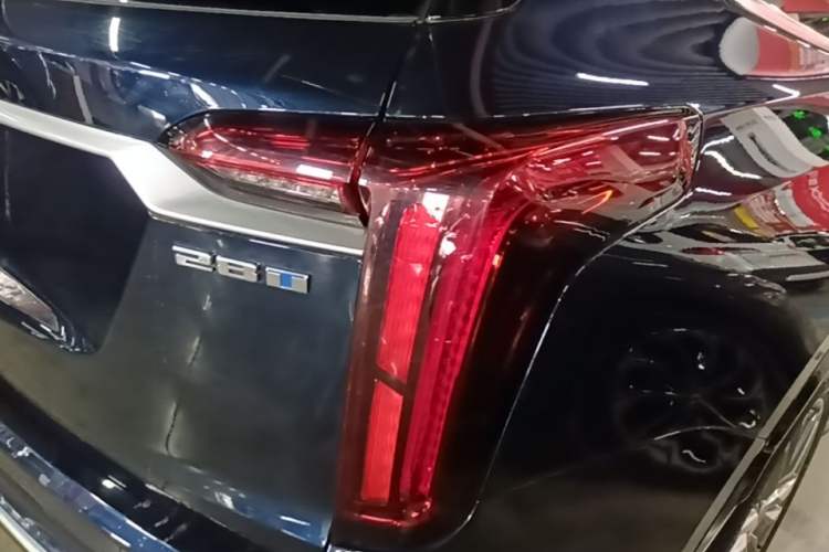 Used Cadillac XT6 2022 2.0T Six-Seater Four-Wheel Drive Luxury Version Exterior 3