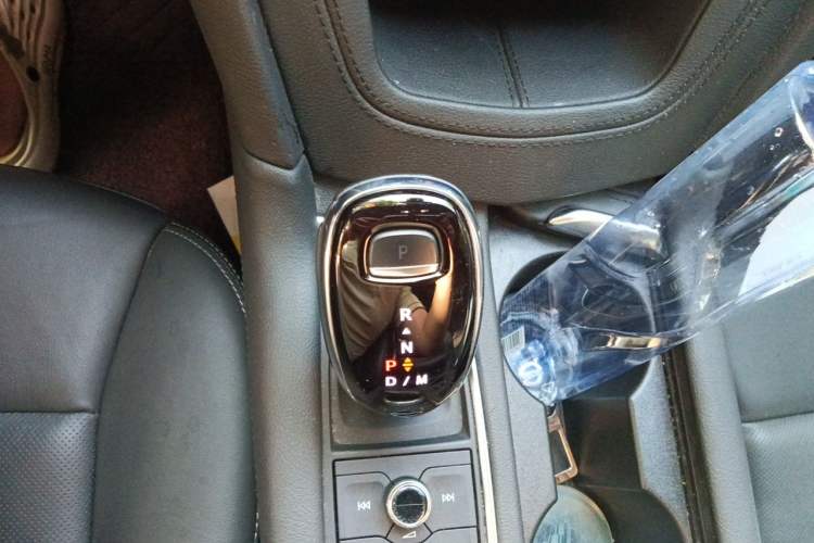 Used Cadillac XT6 2022 2.0T Six-Seater Four-Wheel Drive Luxury Version Gear Lever