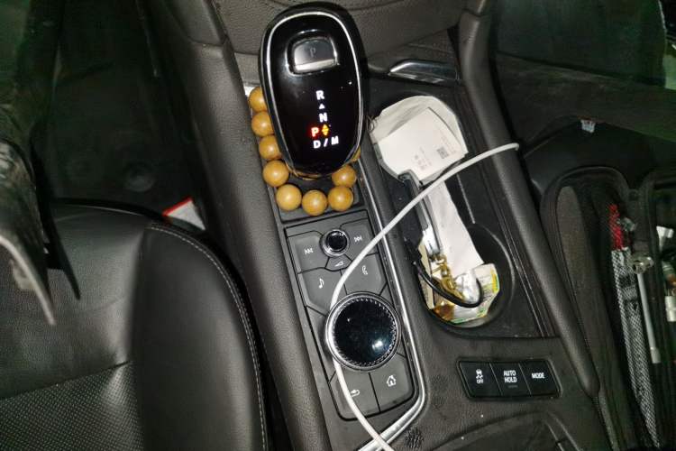 Used Cadillac XT6 2022 2.0T Six-Seater Four-Wheel Drive Luxury Version Gear Lever