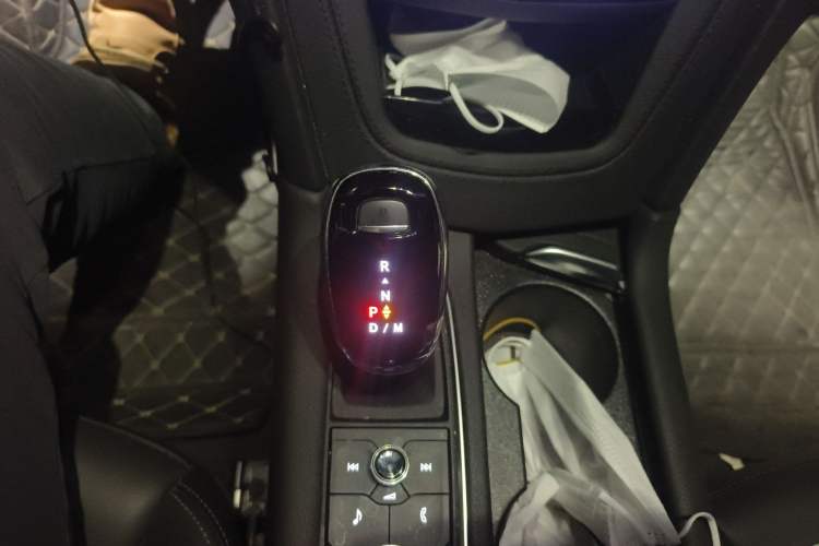 Used Cadillac XT6 2022 2.0T Six-Seater Four-Wheel-Drive Luxury Standard Edition Gear Lever