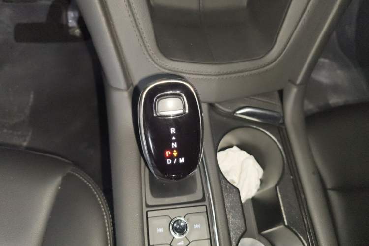 Used Cadillac XT6 2022 2.0T Six-Seater Two-Wheel-Drive Luxury Version Gear Lever