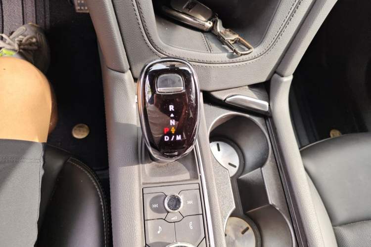 Used Cadillac XT6 2022 2.0T Six-Seater Four-Wheel Drive Luxury Version Gear Lever