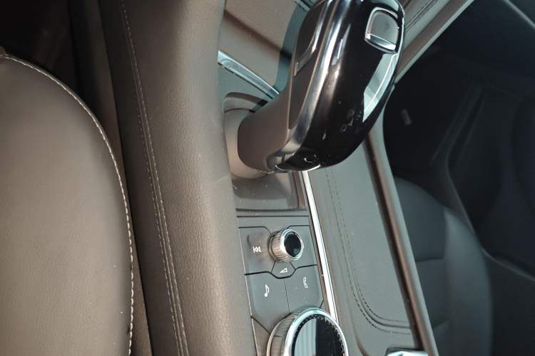 Used Cadillac XT6 2022 2.0T Six-Seater Four-Wheel Drive Luxury Version Gear Lever