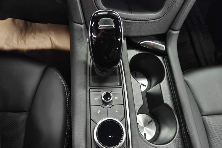 Used Cadillac XT6 2022 2.0T Six-Seater Four-Wheel Drive Luxury Version Gear Lever