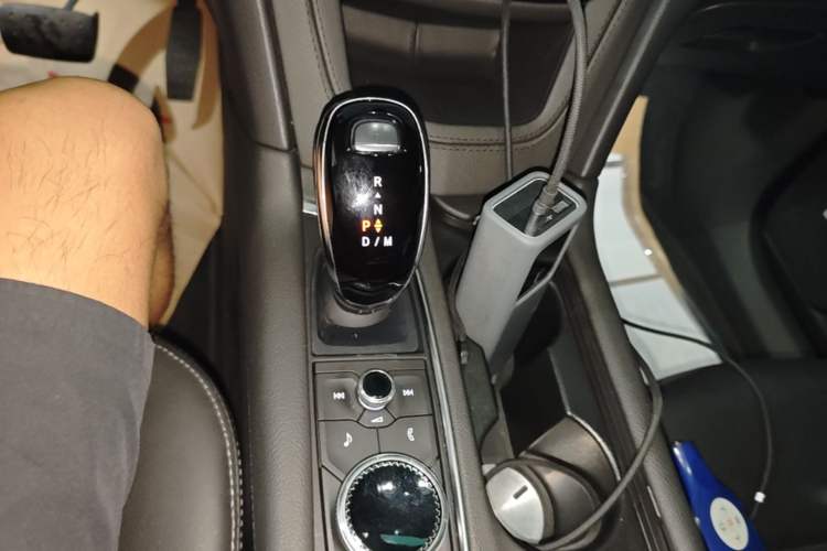 Used Cadillac XT6 2022 2.0T Six-Seater Four-Wheel Drive Luxury Version Gear Lever