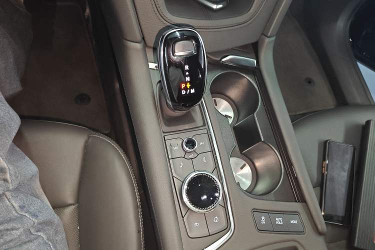 Used Cadillac XT6 2022 2.0T Six-Seater Four-Wheel Drive Luxury Version Gear Lever