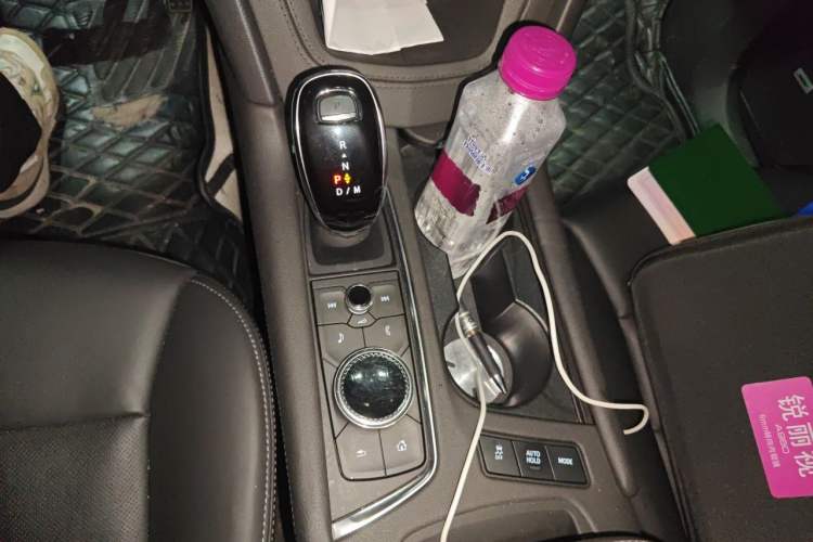 Used Cadillac XT6 2022 2.0T Six-Seater Four-Wheel Drive Luxury Version Gear Lever