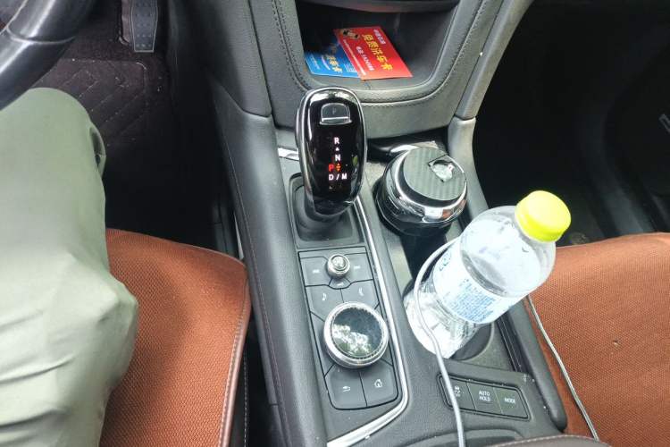 Used Cadillac XT6 2022 2.0T Six-Seater Two-Wheel-Drive Luxury Version Gear Lever