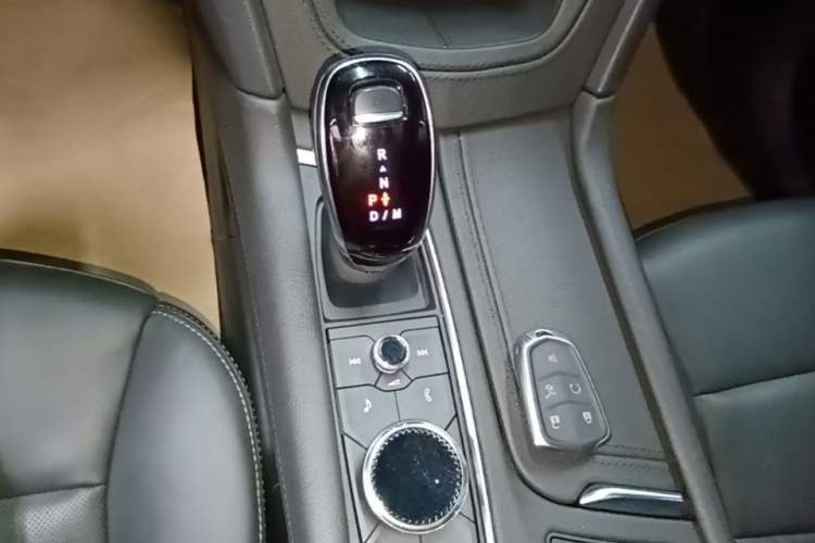 Used Cadillac XT6 2022 2.0T Six-Seater Four-Wheel Drive Luxury Version Gear Lever