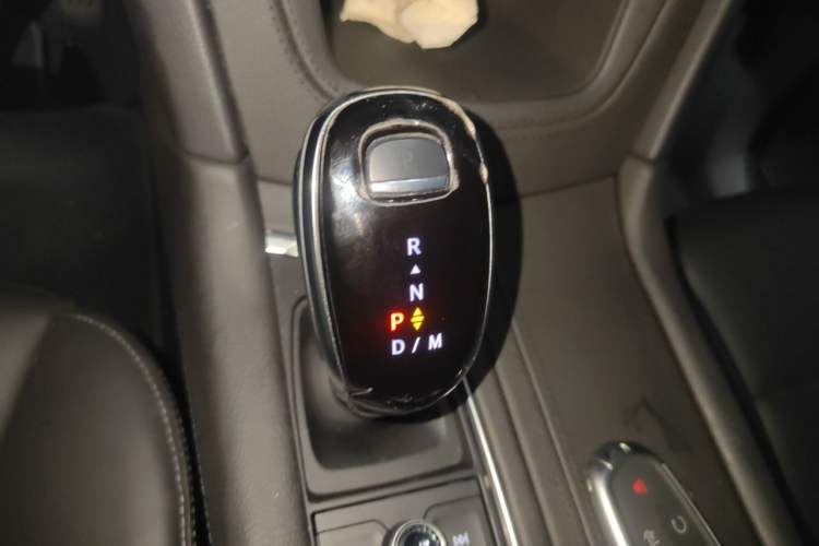 Used Cadillac XT6 2022 2.0T Six-Seater Four-Wheel Drive Luxury Version Gear Lever