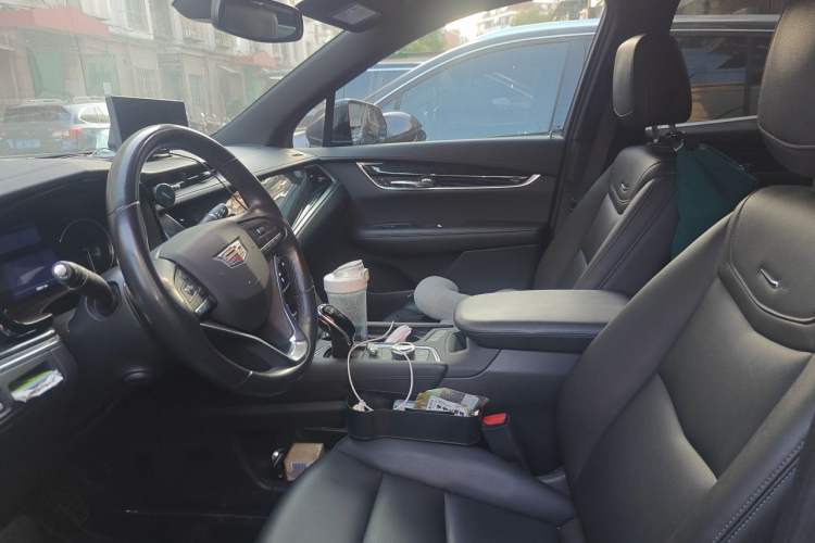 Used Cadillac XT6 2022 2.0T Six-Seater Two-Wheel-Drive Luxury Version Left Front Seat