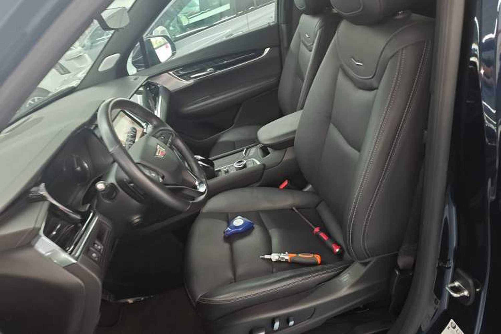 Used Cadillac XT6 2022 2.0T Six-Seater Four-Wheel Drive Luxury Version Left Front Seat