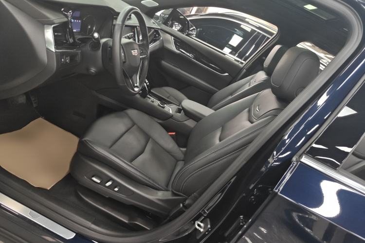 Used Cadillac XT6 2022 2.0T Six-Seater Four-Wheel Drive Luxury Version Left Front Seat