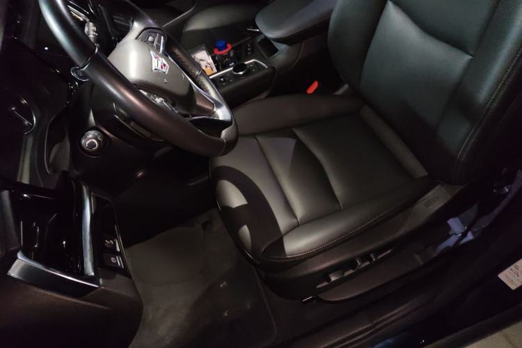 Used Cadillac XT6 2022 2.0T Six-Seater Two-Wheel-Drive Luxury Version Left Front Seat