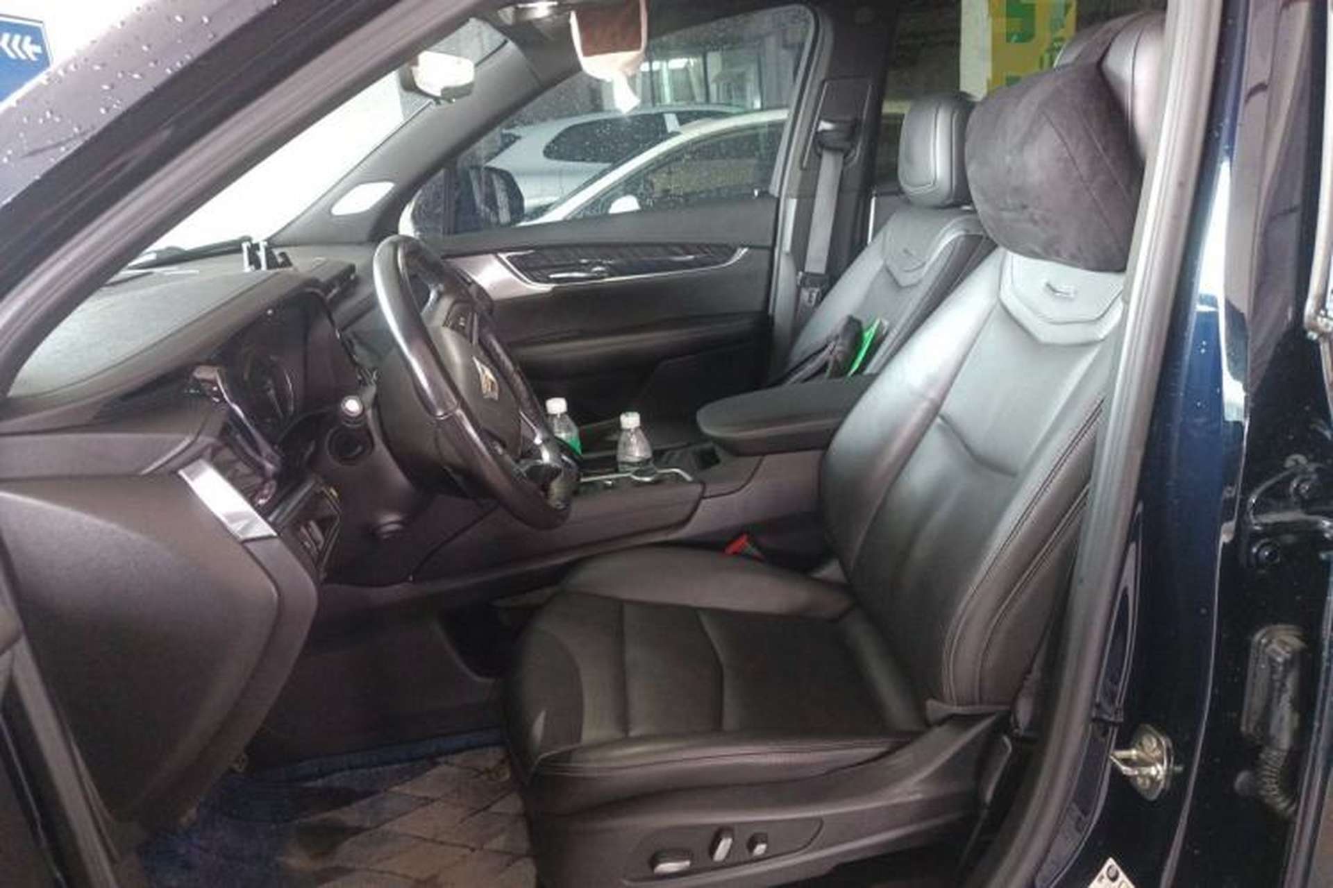 Used Cadillac XT6 2022 2.0T 7-Seater Four-Wheel Drive Luxury Version Left Front Seat