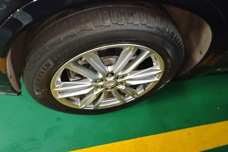Used Cadillac XT6 2022 2.0T Six-Seater Four-Wheel Drive Luxury Version Left Front Wheel Hub