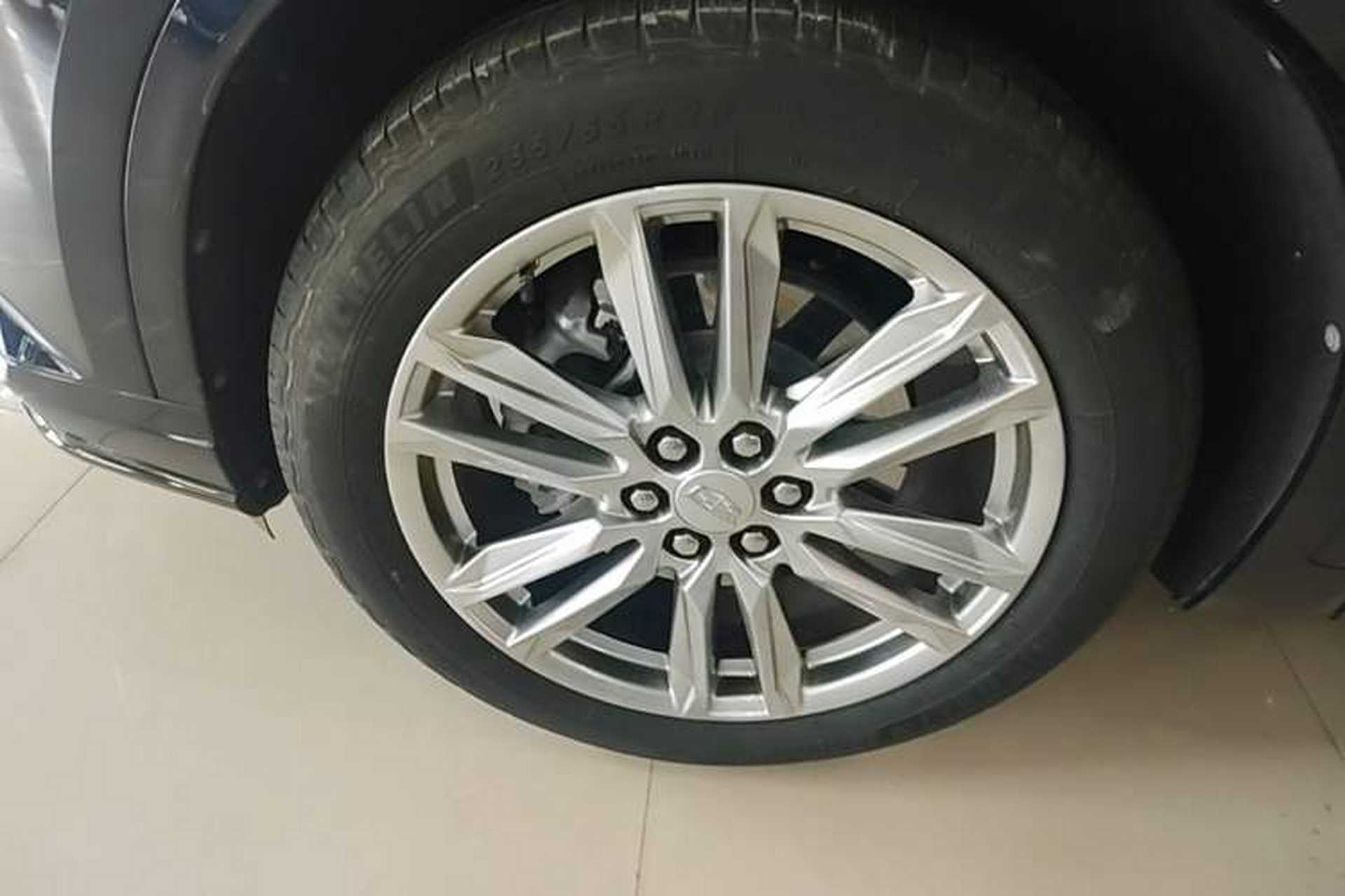 Used Cadillac XT6 2022 2.0T Six-Seater Two-Wheel-Drive Luxury Version Left Front Wheel Hub