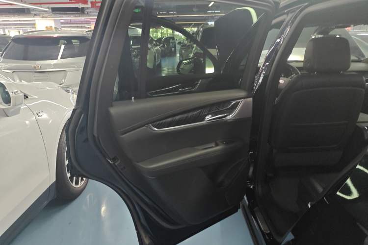 Used Cadillac XT6 2022 2.0T Six-Seater Four-Wheel Drive Luxury Version Left Rear Door Interior