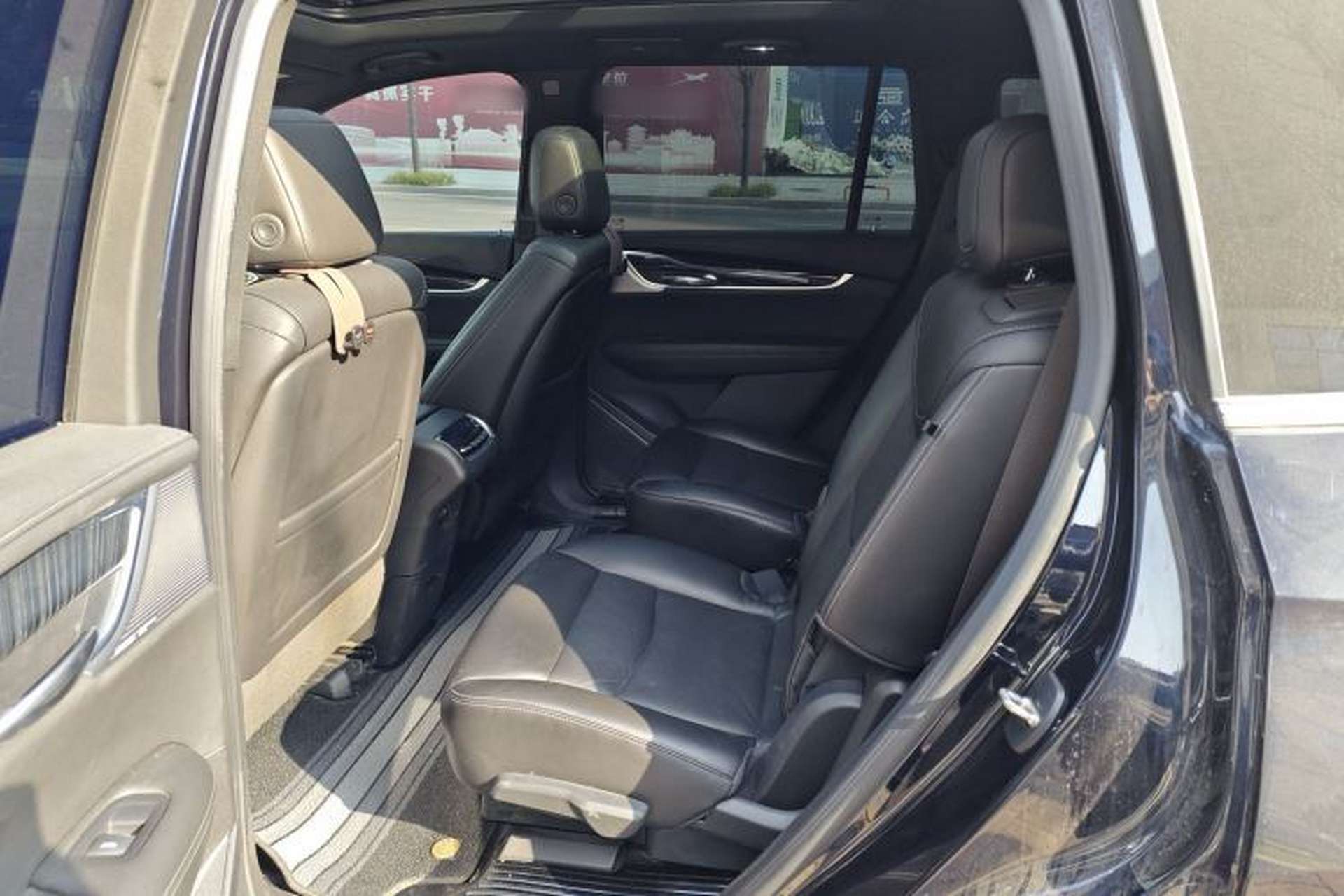 Used Cadillac XT6 2022 2.0T Six-Seater Four-Wheel Drive Luxury Version Left Rear Seat