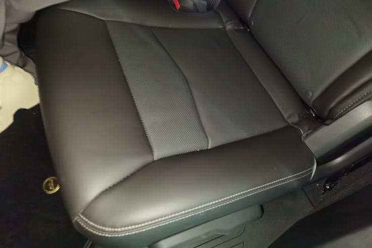 Used Cadillac XT6 2022 2.0T 7-Seater Four-Wheel Drive Luxury Standard Edition Left Rear Seat