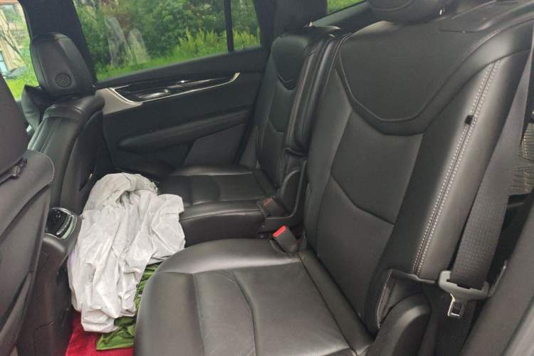 Used Cadillac XT6 2022 2.0T Six-Seater Four-Wheel Drive Luxury Version Left Rear Seat