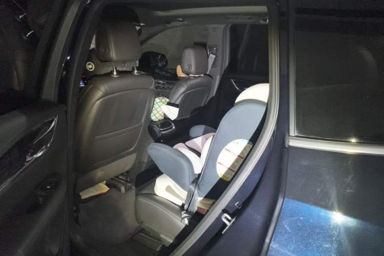 Used Cadillac XT6 2022 2.0T Six-Seater Two-Wheel-Drive Luxury Version Left Rear Seat