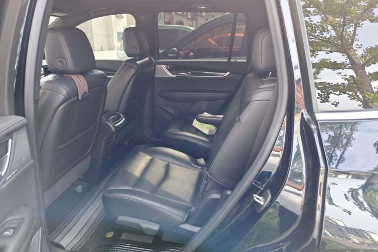 Used Cadillac XT6 2022 2.0T Six-Seater Four-Wheel Drive Luxury Version Left Rear Seat