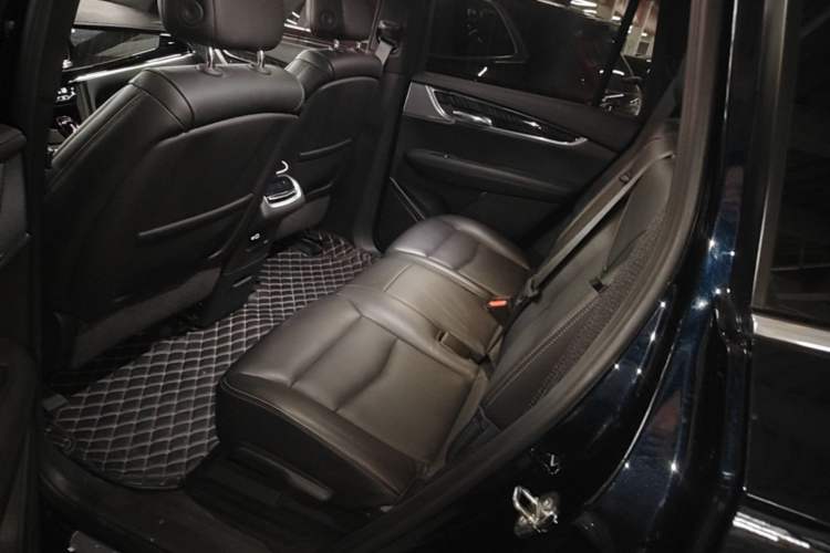 Used Cadillac XT6 2022 2.0T 7-Seater Four-Wheel Drive Luxury Version Left Rear Seat
