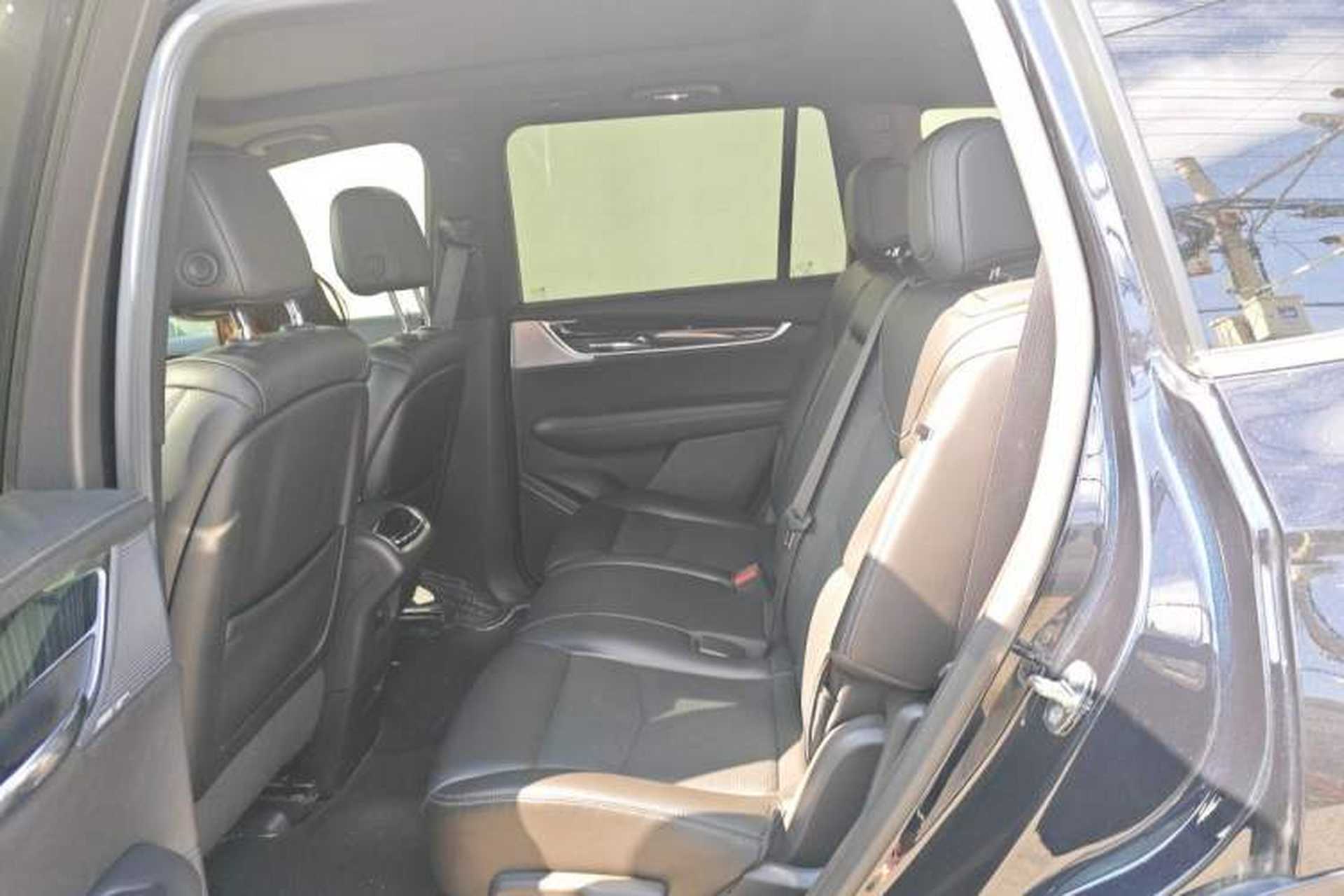 Used Cadillac XT6 2022 2.0T 7-Seater Four-Wheel Drive Luxury Version Left Rear Seat