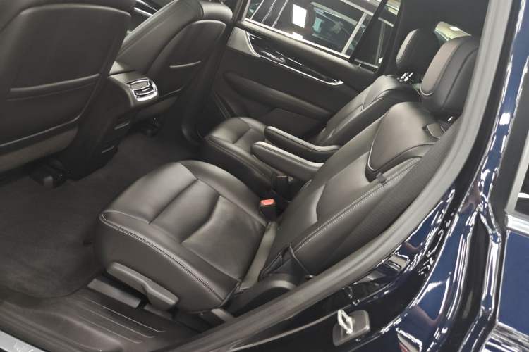 Used Cadillac XT6 2022 2.0T Six-Seater Four-Wheel Drive Luxury Version Left Rear Seat