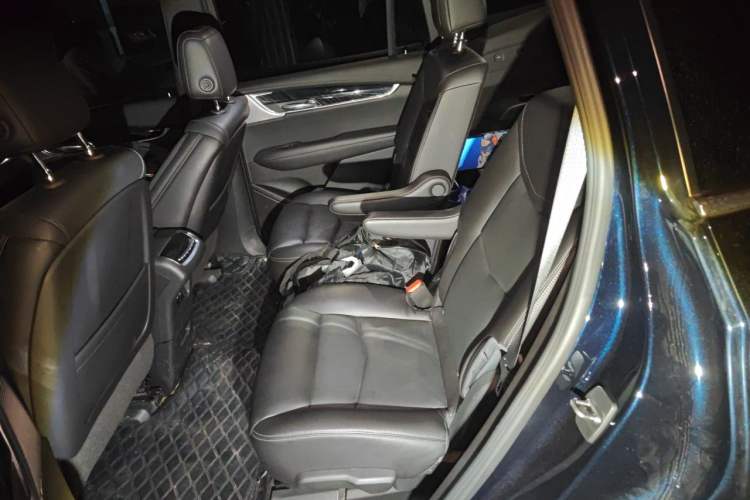 Used Cadillac XT6 2022 2.0T Six-Seater Four-Wheel Drive Luxury Version Left Rear Seat