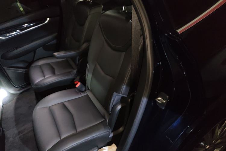 Used Cadillac XT6 2022 2.0T Six-Seater Two-Wheel-Drive Luxury Version Left Rear Seat