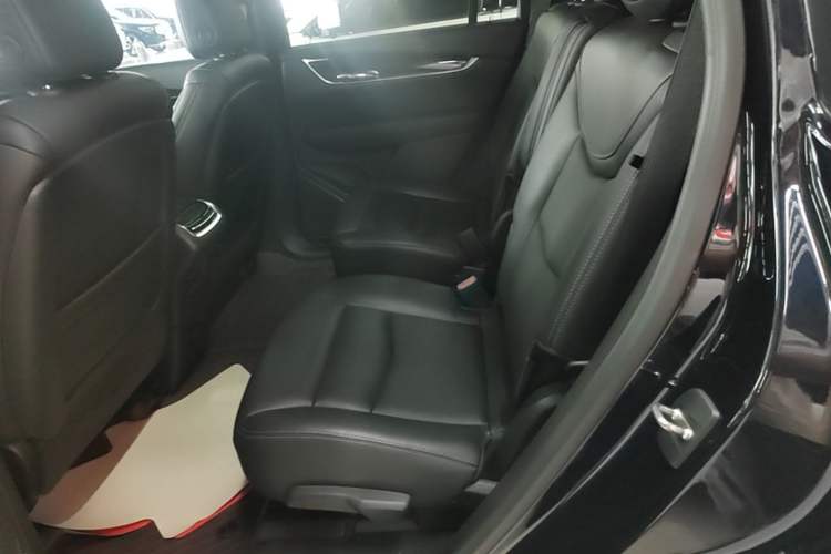 Used Cadillac XT6 2022 2.0T Six-Seater Two-Wheel-Drive Luxury Version Left Rear Seat
