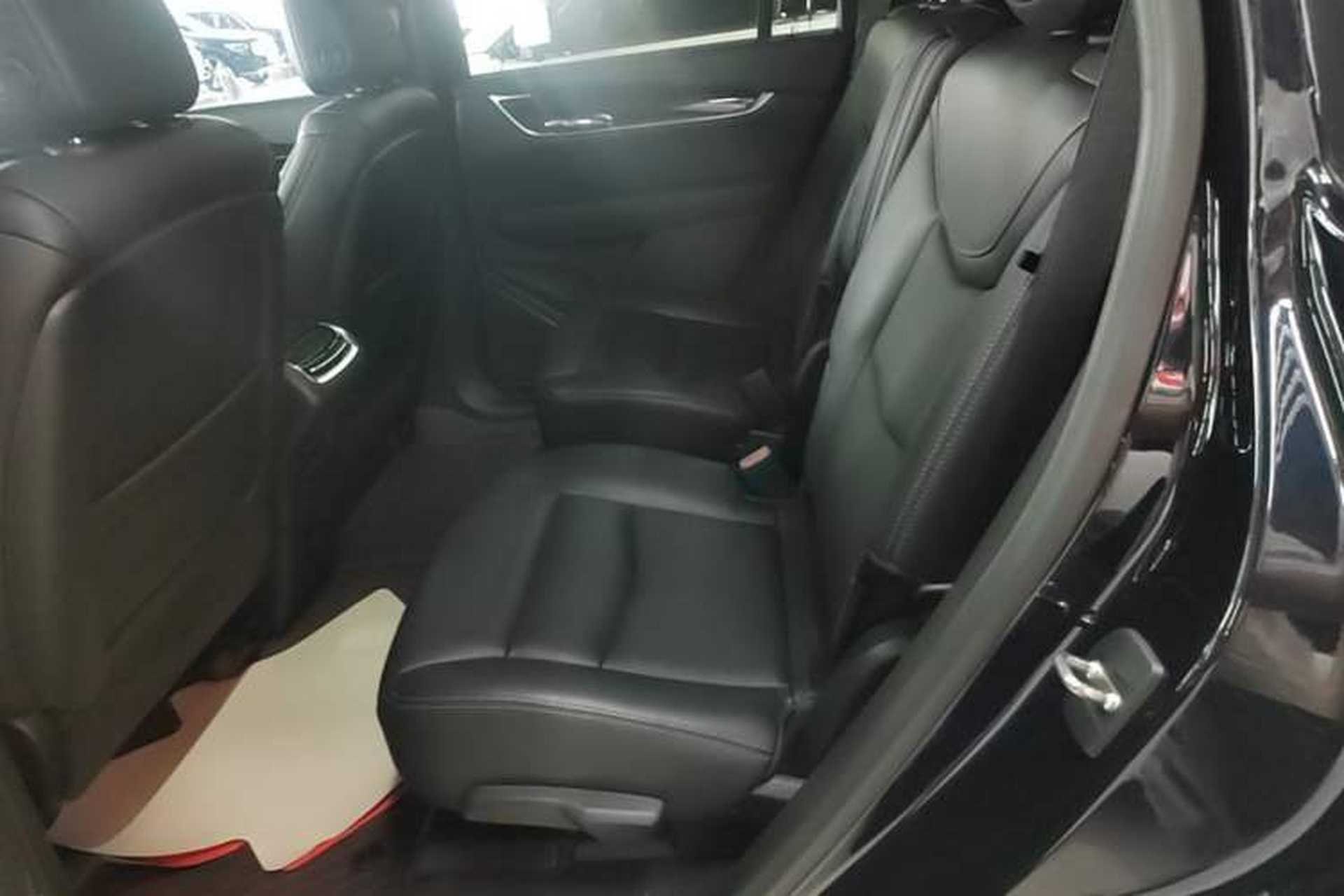 Used Cadillac XT6 2022 2.0T Six-Seater Two-Wheel-Drive Luxury Version Left Rear Seat