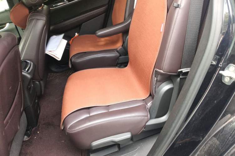 Used Cadillac XT6 2022 2.0T Six-Seater Two-Wheel-Drive Luxury Version Left Rear Seat