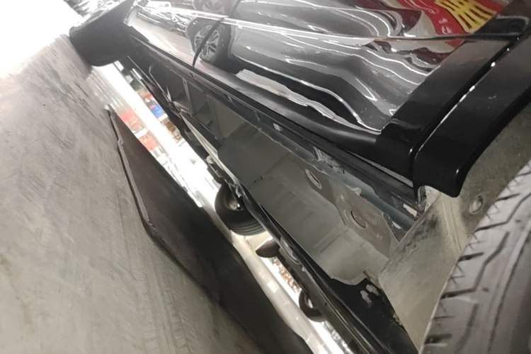 Used Cadillac XT6 2022 2.0T 7-Seater Four-Wheel Drive Luxury Version Left Side Sill