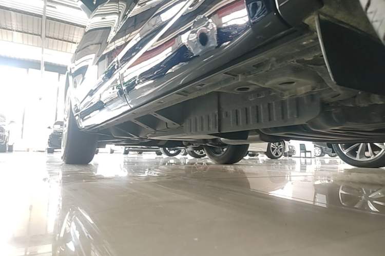 Used Cadillac XT6 2022 2.0T Six-Seater Two-Wheel-Drive Luxury Version Left Side Sill