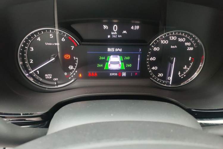 Used Cadillac XT6 2022 2.0T 7-Seater Four-Wheel Drive Luxury Standard Edition Odometer Close Up